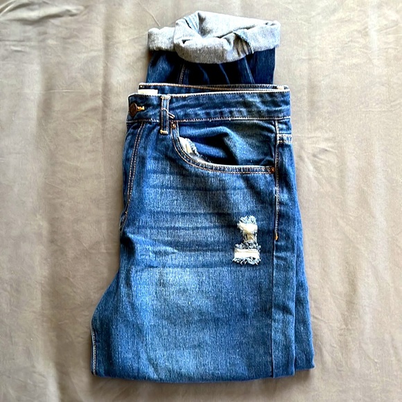 Forever 21 Denim - Forever 21 Women’s 30 Blue Denim Ripped Boyfriend Jeans.